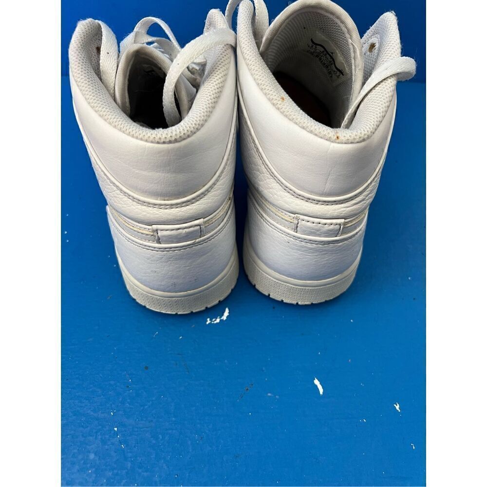 Nike AIR JORDAN 1 Mid Triple White size 9.5 men No box (554724-109) (2018)